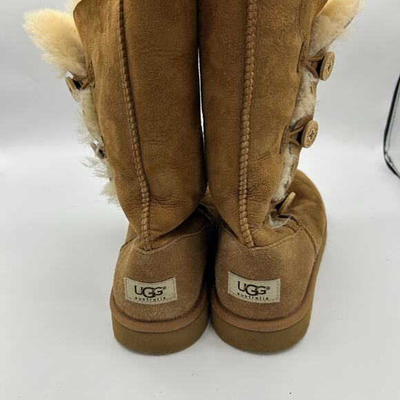 UGG Australia Bailey Button 1873 Chestnut Suede Sheepskin Lined Boots Size 6 - Picture 5 of 16